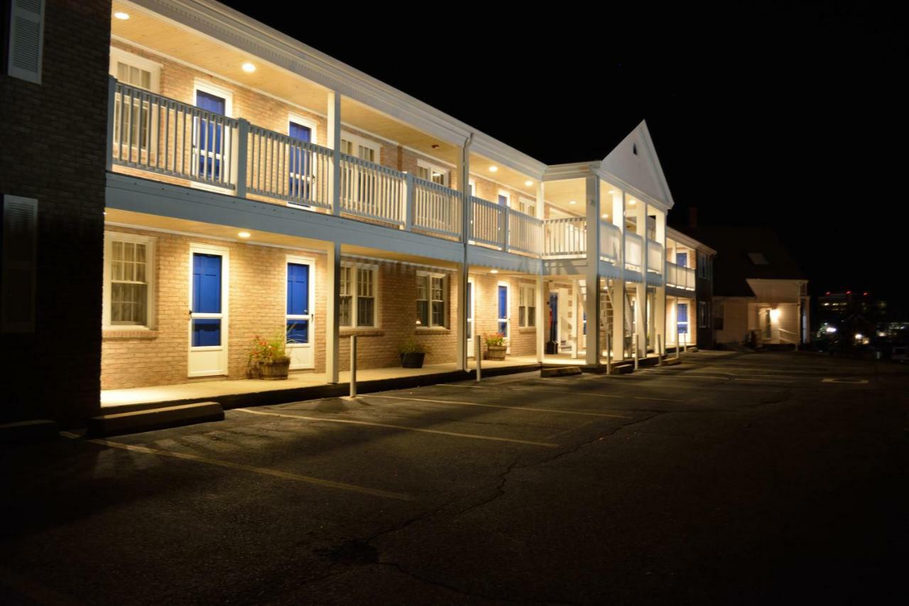 Cape Cod Harbor House Inn Hyannis Exterior photo